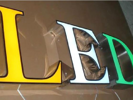 北川介绍LED招牌的基础知识。